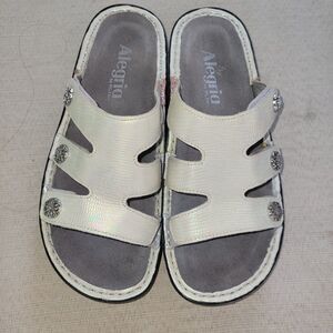 Alegria Fiona Slide White And Silver Iridescent Pattern Sandals Women’s Size 37